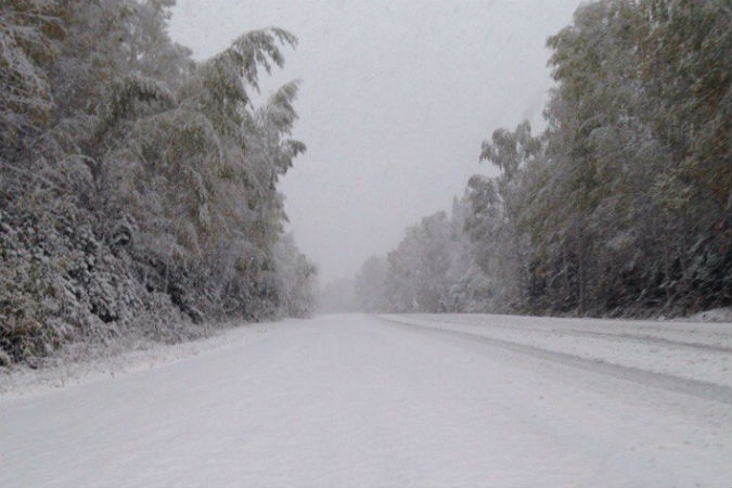 В Красноярском крае трасса М-53 покрылась толстым слоем снега