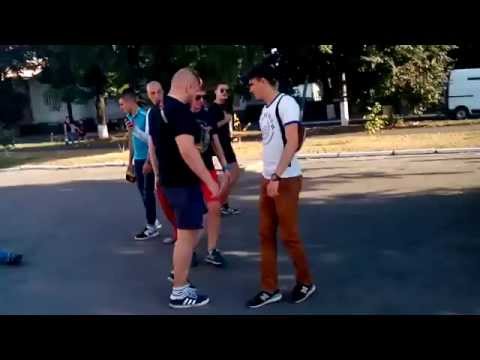 В бубен за рисунок на футболке