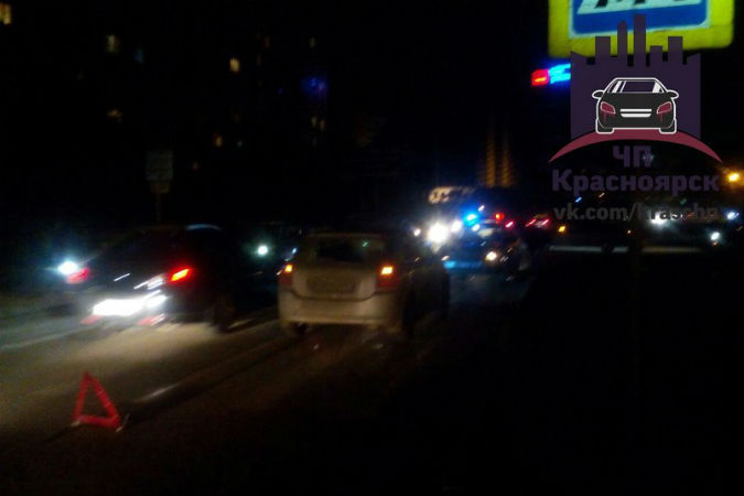 На переходе в «Белых росах» Красноярска сбили мать с сыном