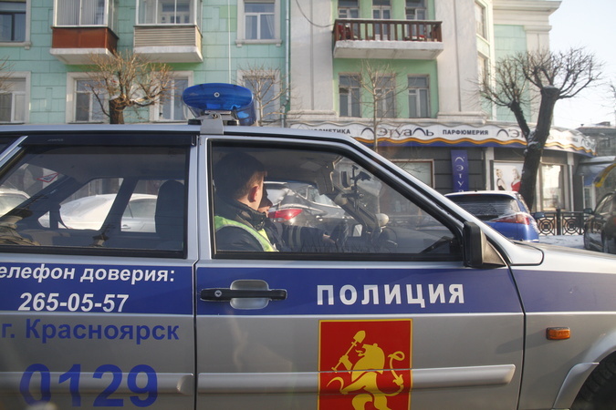 Автогонки с полицией по «встречке» устроил в центре Красноярска парень на Nissan