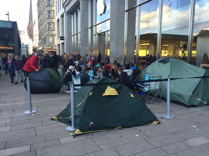 Айфон головного мозга: очереди в палатках за новыми iPhone 6s