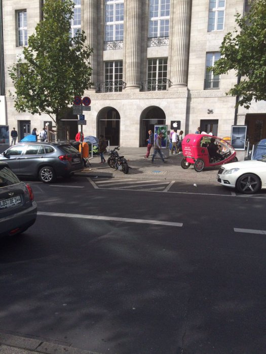 Айфон головного мозга: очереди в палатках за новыми iPhone 6s