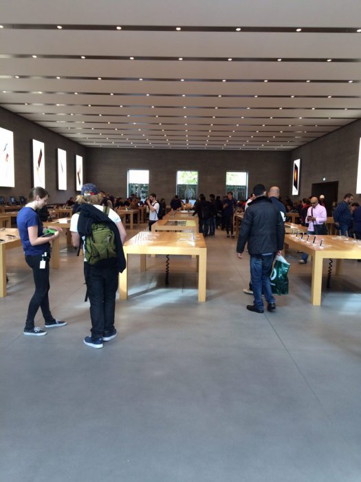 Айфон головного мозга: очереди в палатках за новыми iPhone 6s