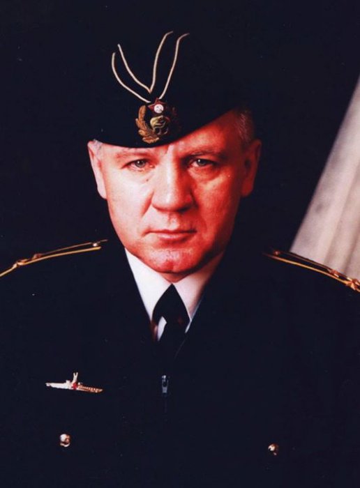  Присвоить Звание Героя