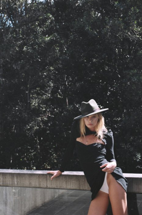 Девушки бывают разные