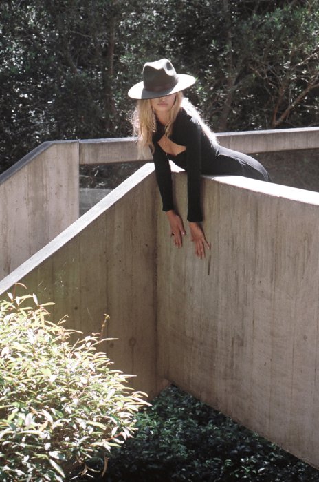 Девушки бывают разные