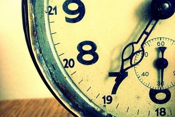 Перевод стрелок с 2016 года – летнее время возвращается в Россию