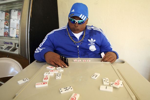 Покойника посадили играть в домино