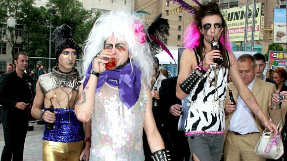 Коммунисты предлагают сажать на 15 суток  и штрафовать за признание в гомосяцтве