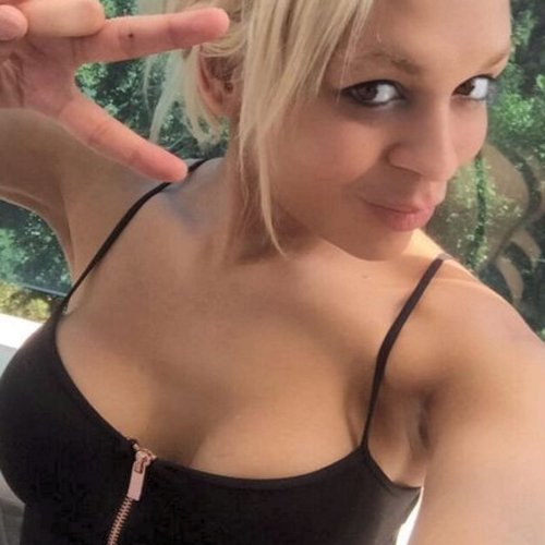 Пышногрудого трансгендера отправили в мужскую тюрьму