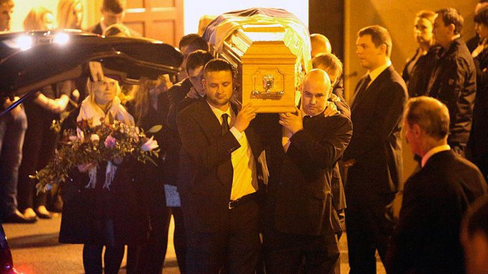 Джим Керри нёс гроб своей бывшей девушки