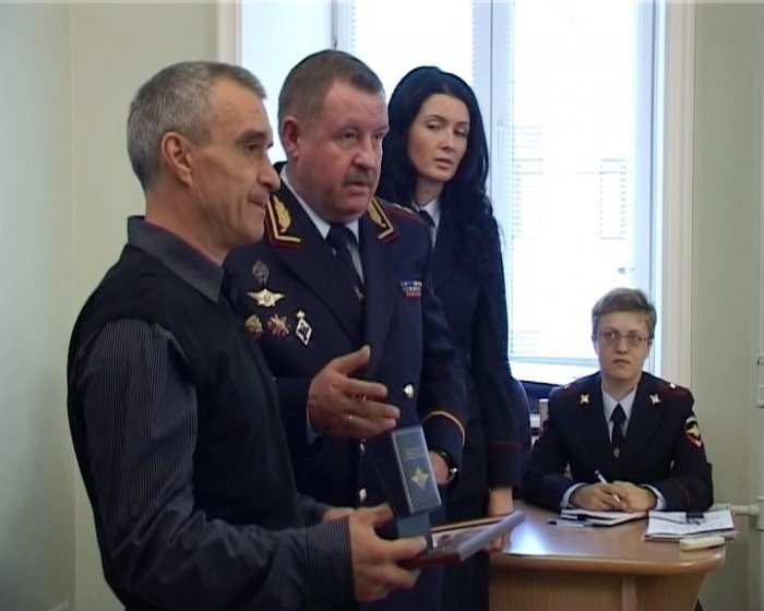 Охранника, застрелившего грабителя наградили