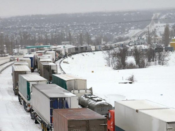 В Красноярске дальнобойщики специально устроят пробки на дорогах.