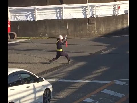 Танцующий регулировщик в Японии