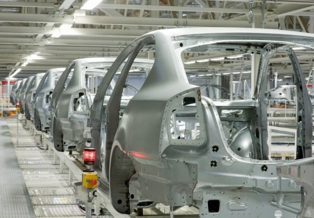 Медведев решил поддержать отечественный автопром в кризис на 5,8 млрд рублей