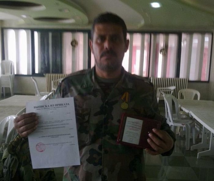 Бойцы сирийского спецназа получили российские медали за спасение штурмана сбитого самолета Су-24