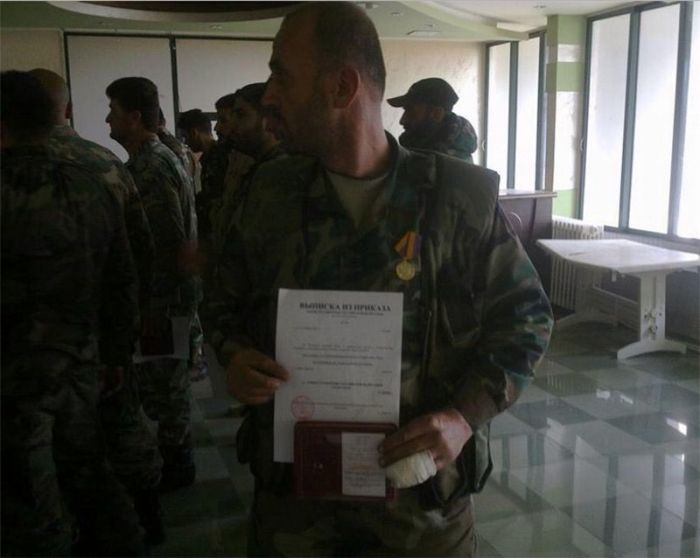 Бойцы сирийского спецназа получили российские медали за спасение штурмана сбитого самолета Су-24