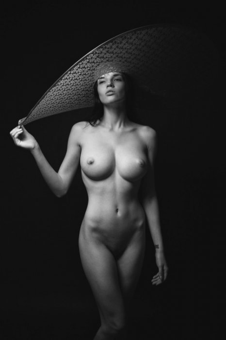 Девушки (18+)