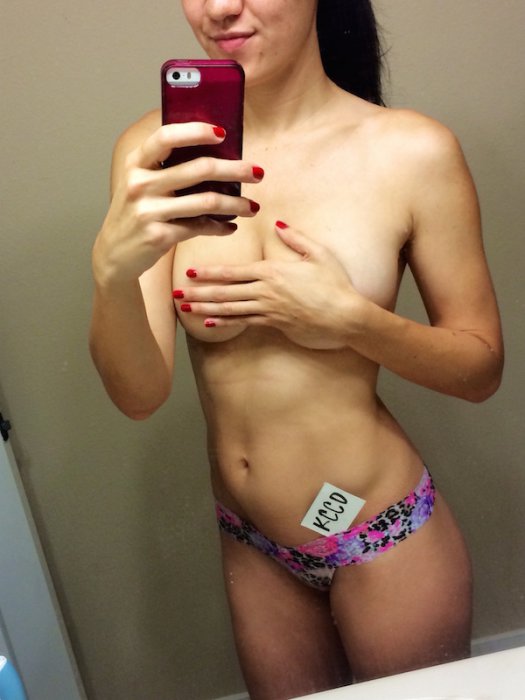 Девушки без бюстгальтеров