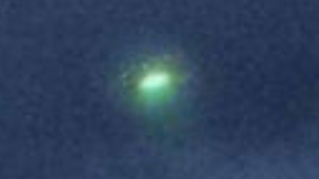 Над Кейптауном наблюдали огромный зеленый инопланетный корабль