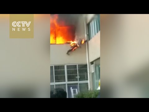 Тяжелая работа у китайских пожарных