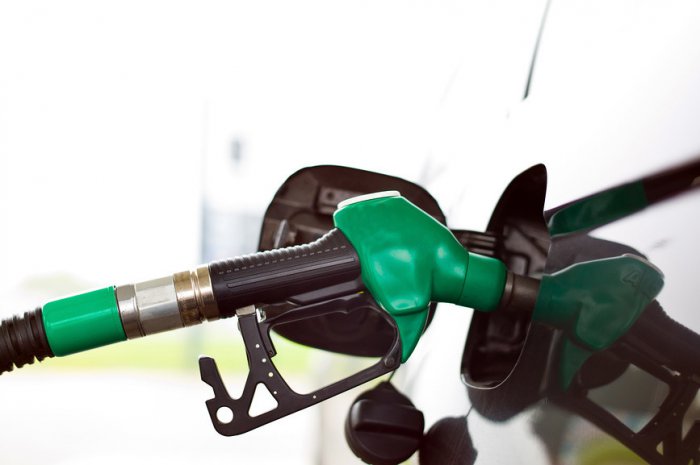 Цены на бензин в России почти сравнялись с США