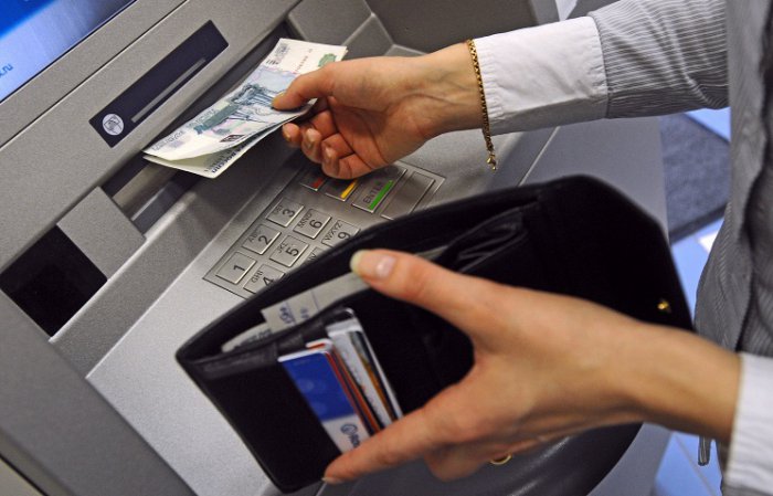 В г.Калачинске Омской области 38 человек пойдут под суд за кражу 2,5 млн руб. из сломавшегося банкомата