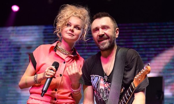 Шнур внезапно уволил из "Ленинграда" исполнительницу Алису Вокс    