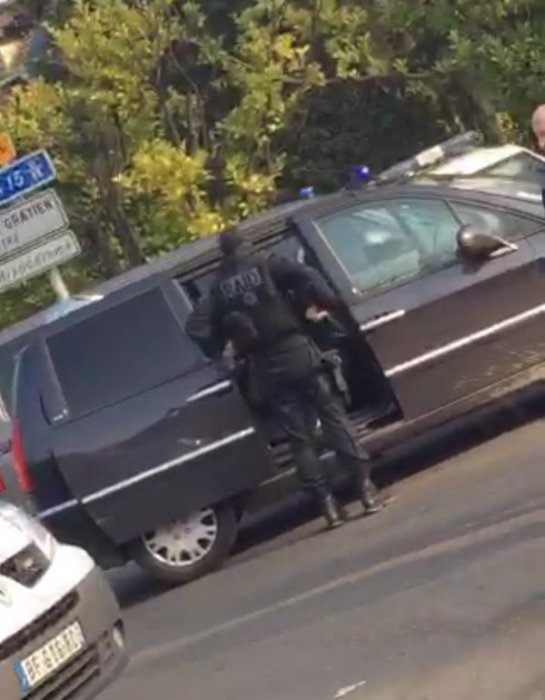 Террористы в Париже захватили заложников в школе, есть угроза взрыва.    