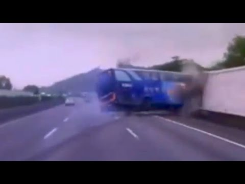 Когда водитель автобуса – лихач!