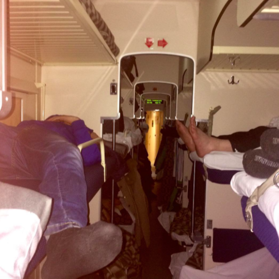 Иностранцы смотрят фото из российского инстаграма Иностранцы смотрят фото из российского инстаграма