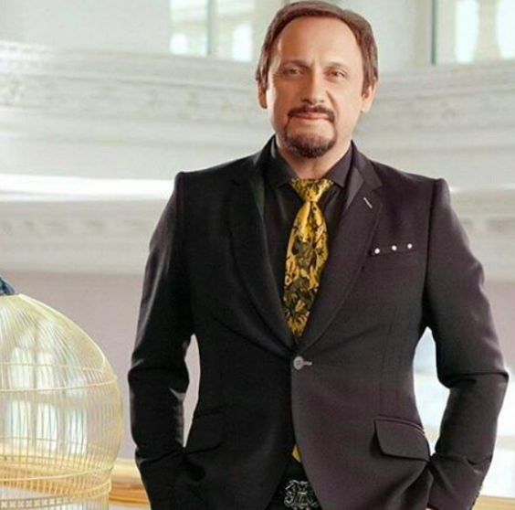 Иностранцы смотрят фото из российского инстаграма Иностранцы смотрят фото из российского инстаграма