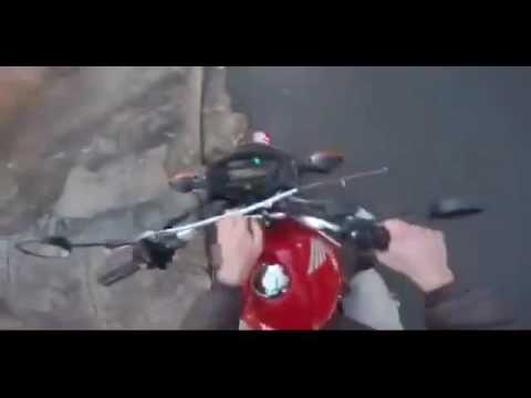  Мотоциклист сам себя наказал