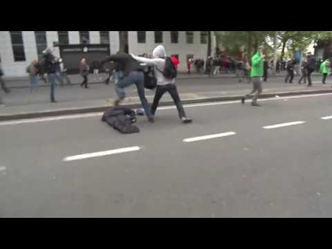  Героический полицай не заметил как отбился от своих