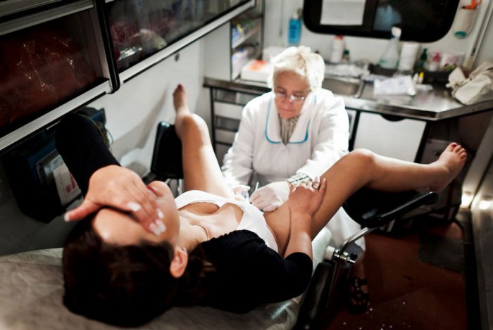 В Госдуме предложили проверять у жениха и невесты способность иметь детей