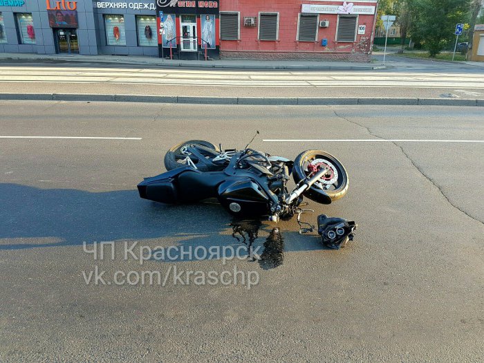 На правом берегу Красноярска мотоциклист насмерть сбил пешехода