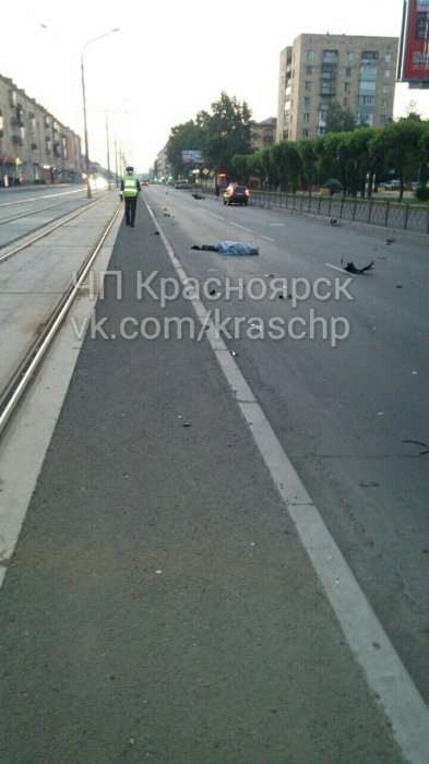 На правом берегу Красноярска мотоциклист насмерть сбил пешехода