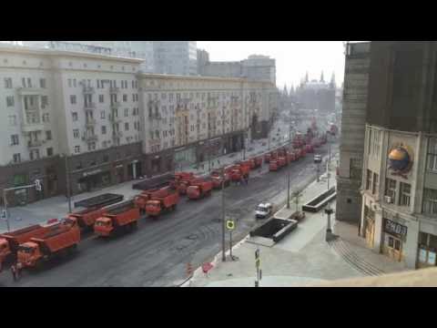 Механическое порно: обновление асфальта в Москве на Тверской