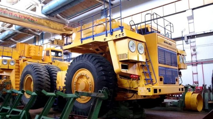 Скорая помощь по замене колес для огромных грузовиков!