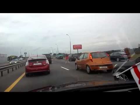 Девушка без штанов на МКАДе