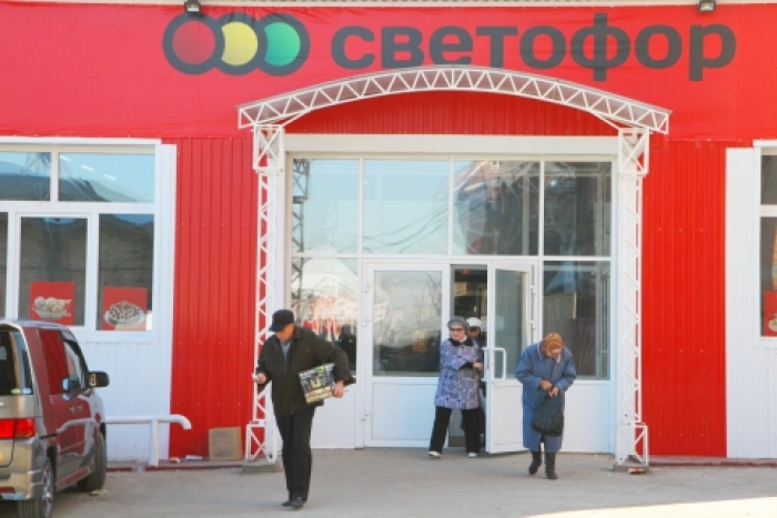 В Красноярске в супермаркеты «Светофор» не хотят пускать без тележек