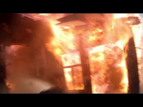 Тушение горящего дома от первого лица