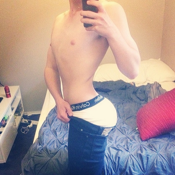 Чувак с задницей Ким Кардашян