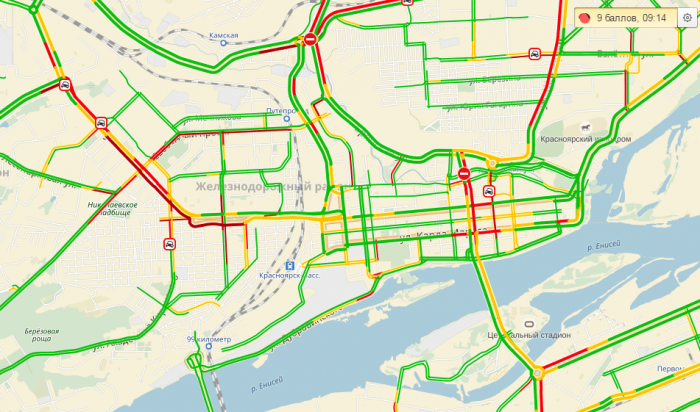 Красноярск встал в девятибалльные пробки из-за снегопада