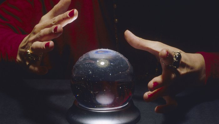 Опрос: более трети россиян верят в колдовство, сглаз и порчу