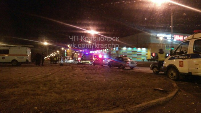 В Красноярске в аварии с грузовиком и легковушкой погибли три человека