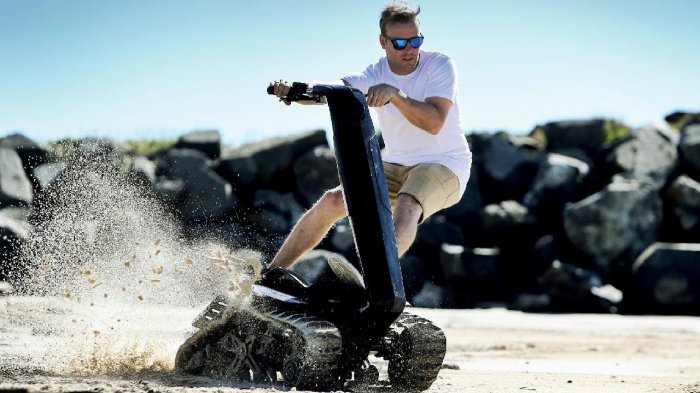 Миниатюрный гусеничный вездеход!