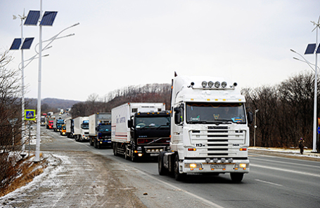Протест дальнобойщиков в СПБ! Водители перекрыли машинами автомагистраль открытую Путиным Протест дальнобойщиков в СПБ! Водители перекрыли машинами автомагистраль открытую Путиным