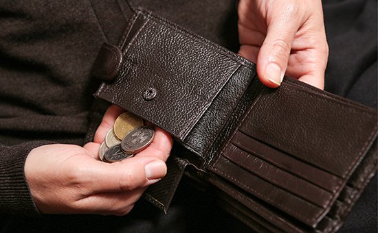 Падение реальных доходов россиян ускорилось почти в два раза