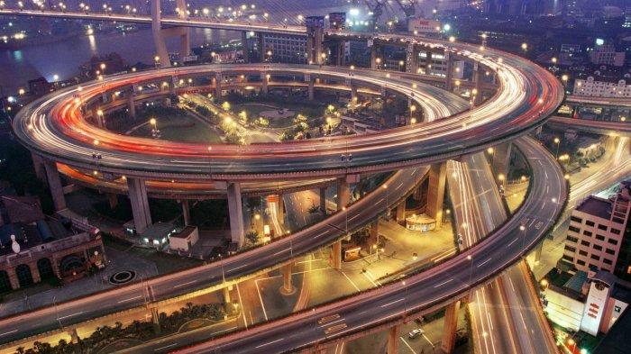 Дорожная развязка в Китае высотой с 10 этажный дом!